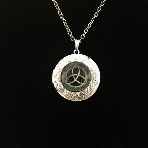 Celtic Locket Triquetra Necklace 20” chain - Picture 2 of 5